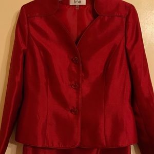 Red Le Suit Skirt Suit size 8